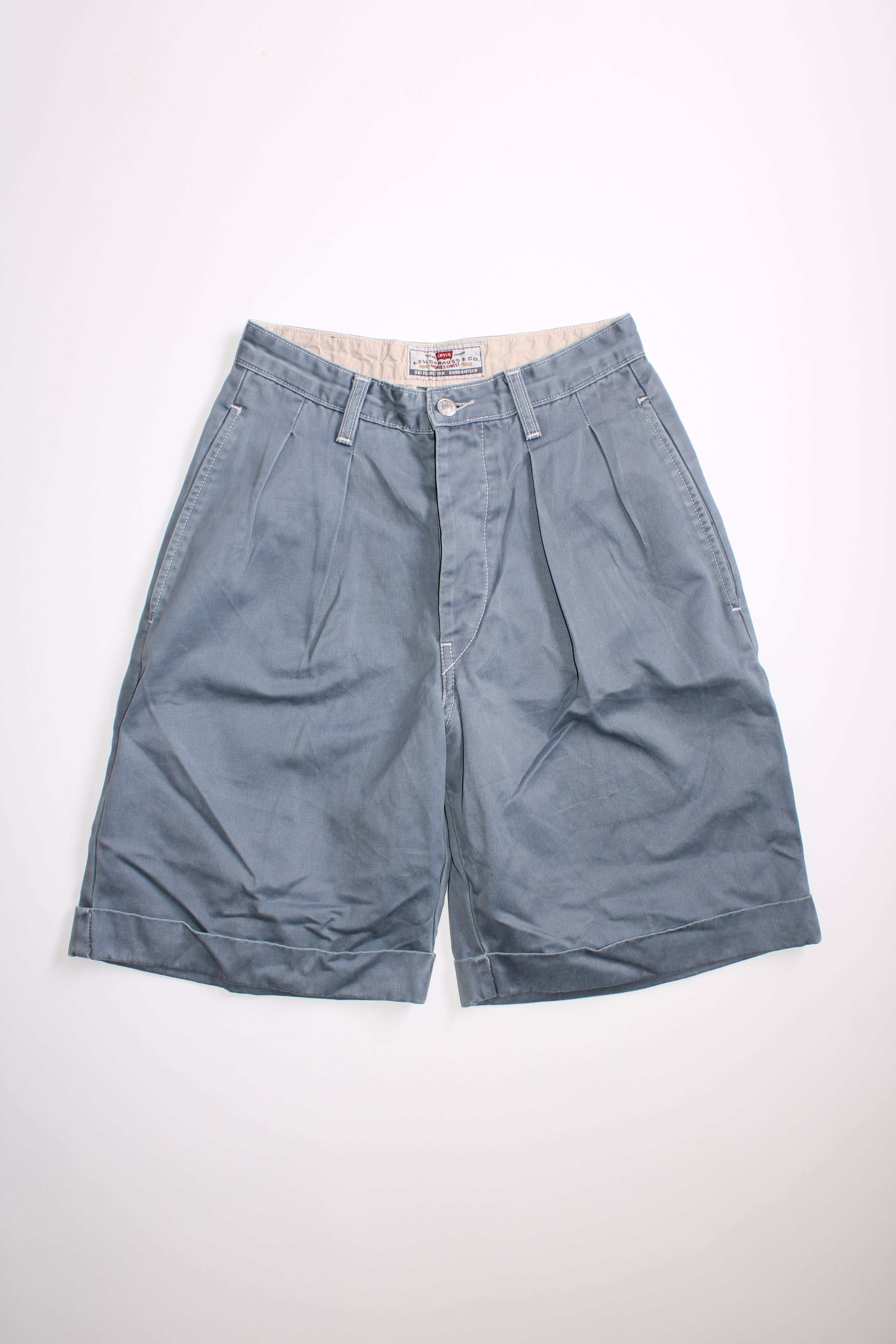 VINTAGE LEVI'S PLEATED CHINO SHORTS BLUE - W28