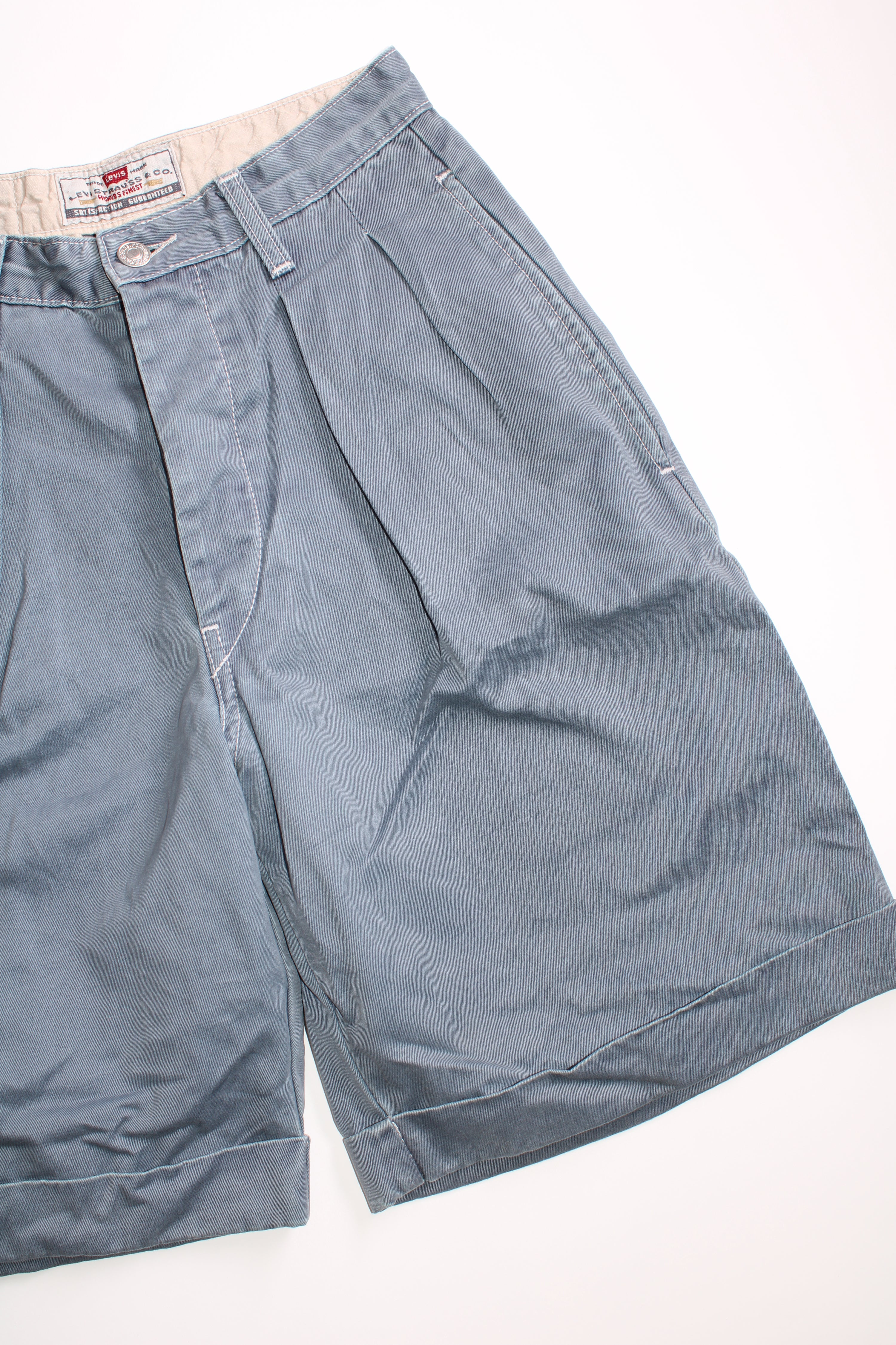 VINTAGE LEVI'S PLEATED CHINO SHORTS BLUE - W28