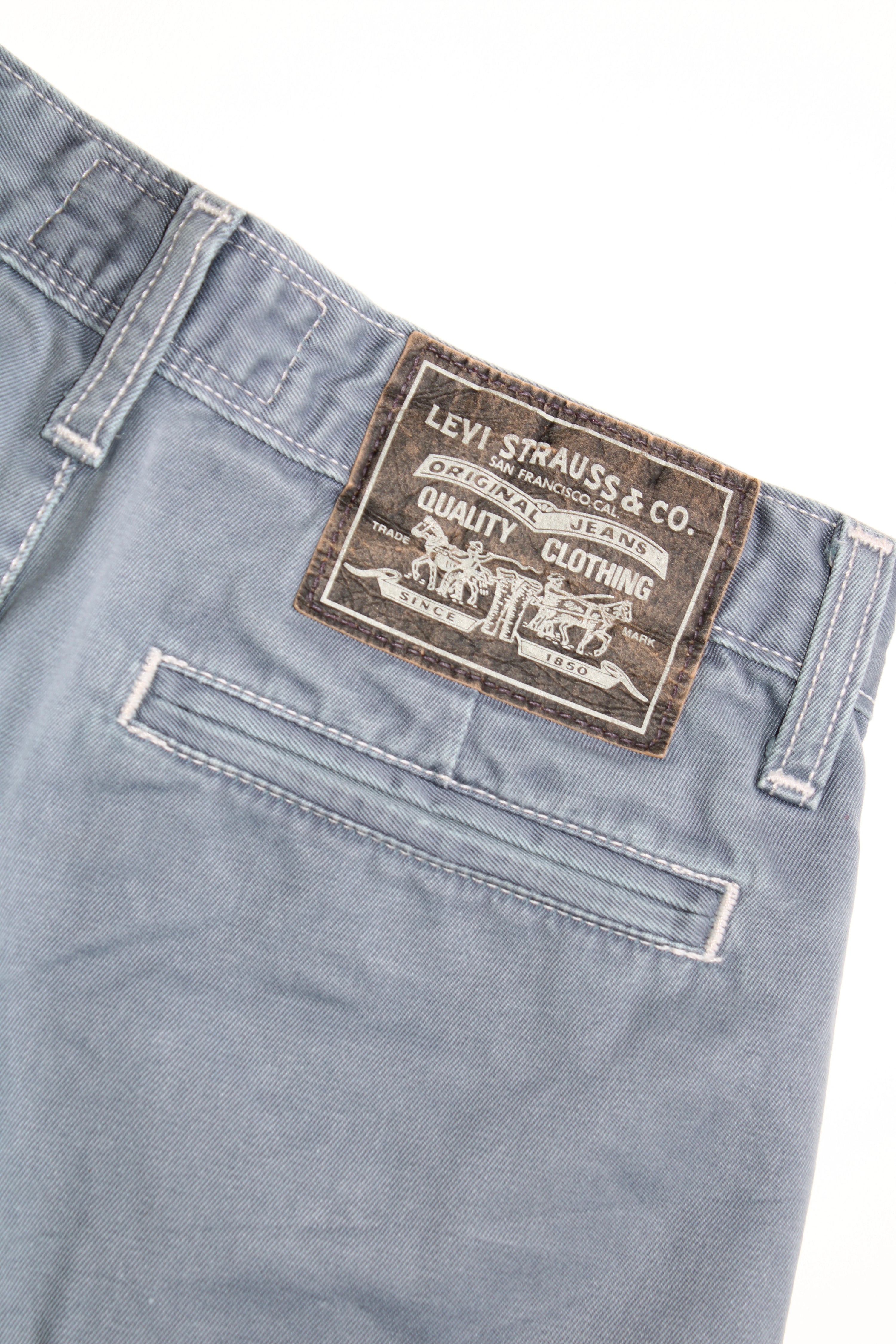 VINTAGE LEVI'S PLEATED CHINO SHORTS BLUE - W28