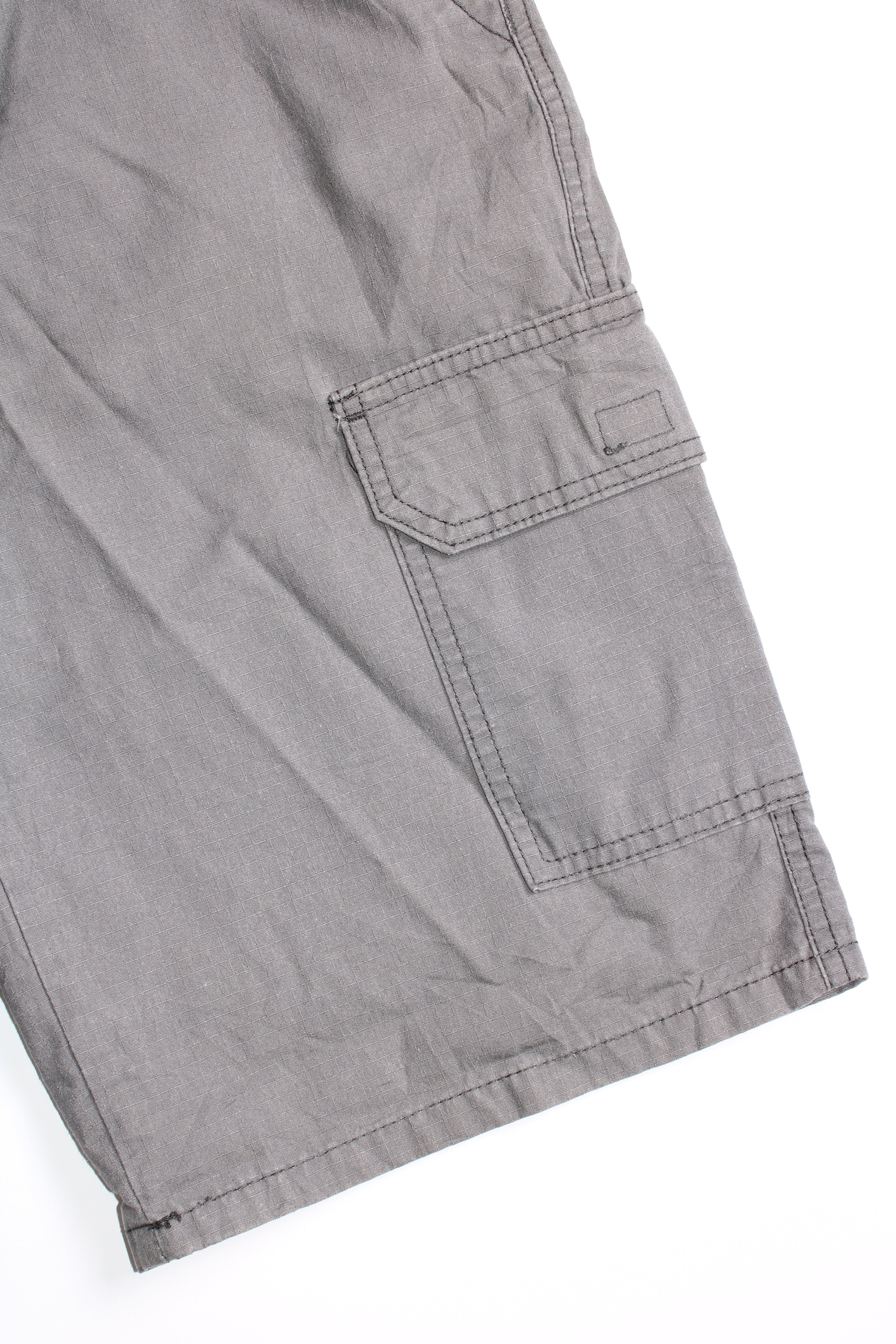 LEVIS CARGO SHORTS GREY - W29/W30