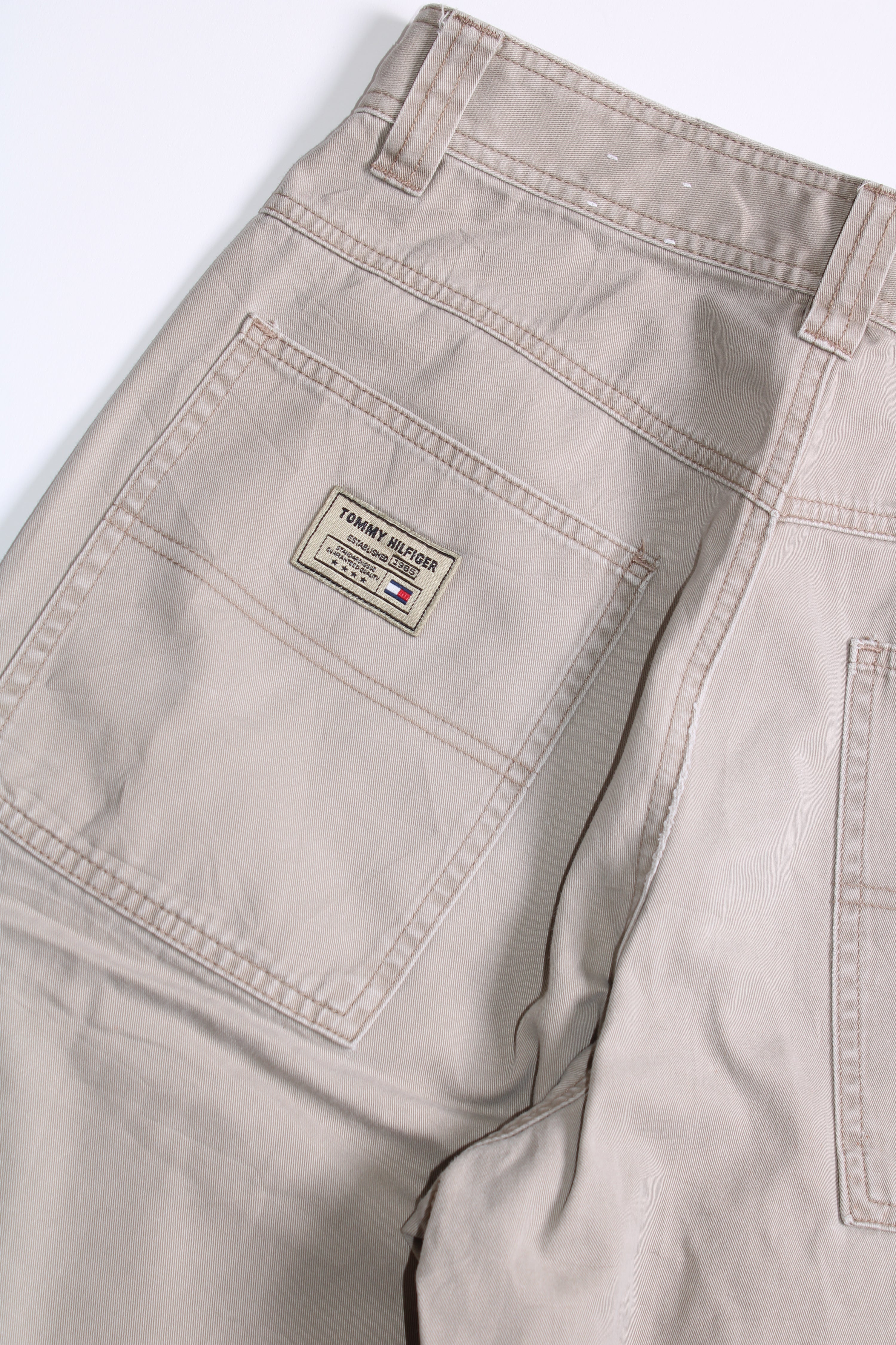 TOMMY HILFIGER CARGO SHORTS BIEGE - W29