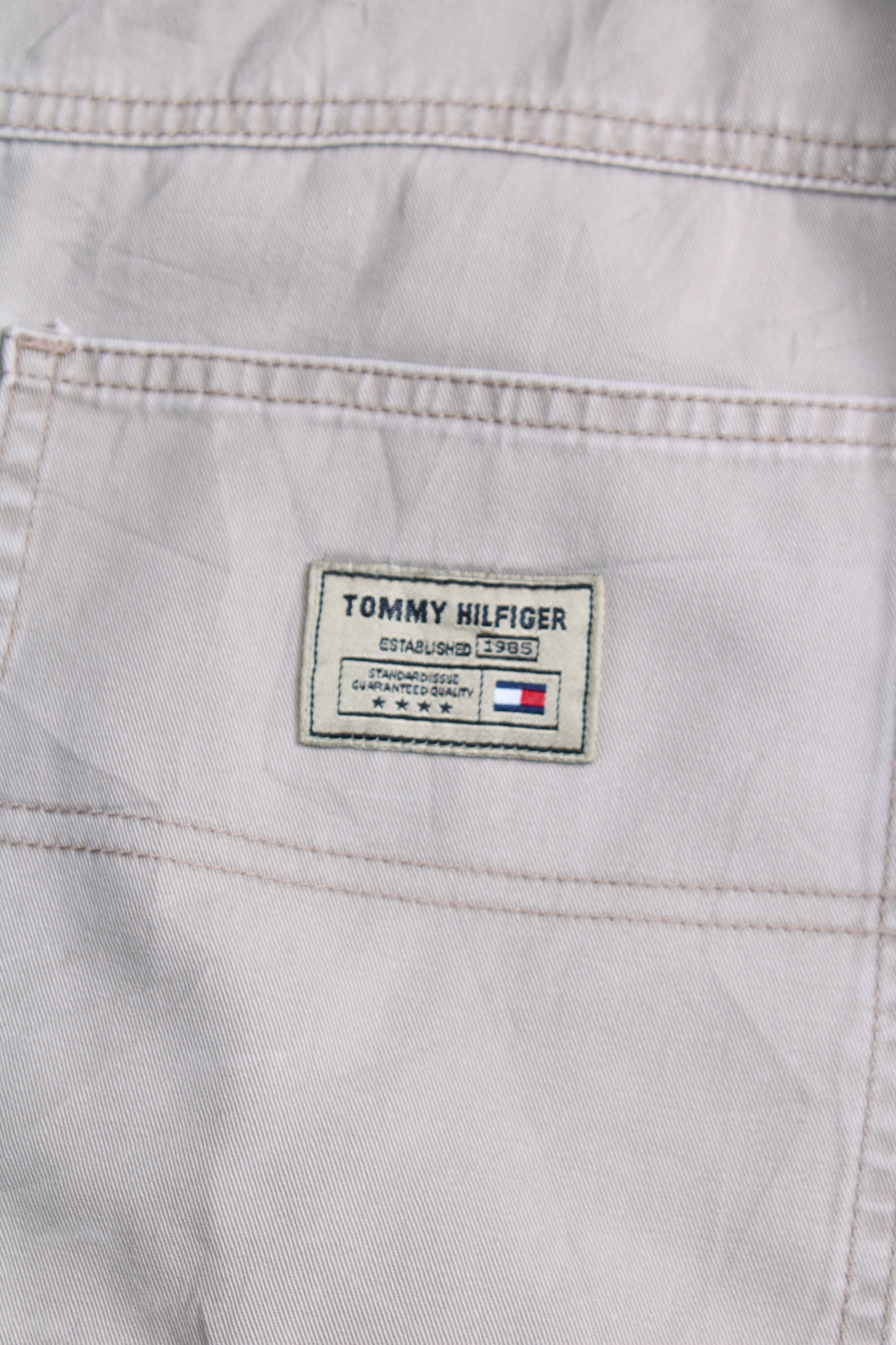 TOMMY HILFIGER CARGO SHORTS BIEGE - W29