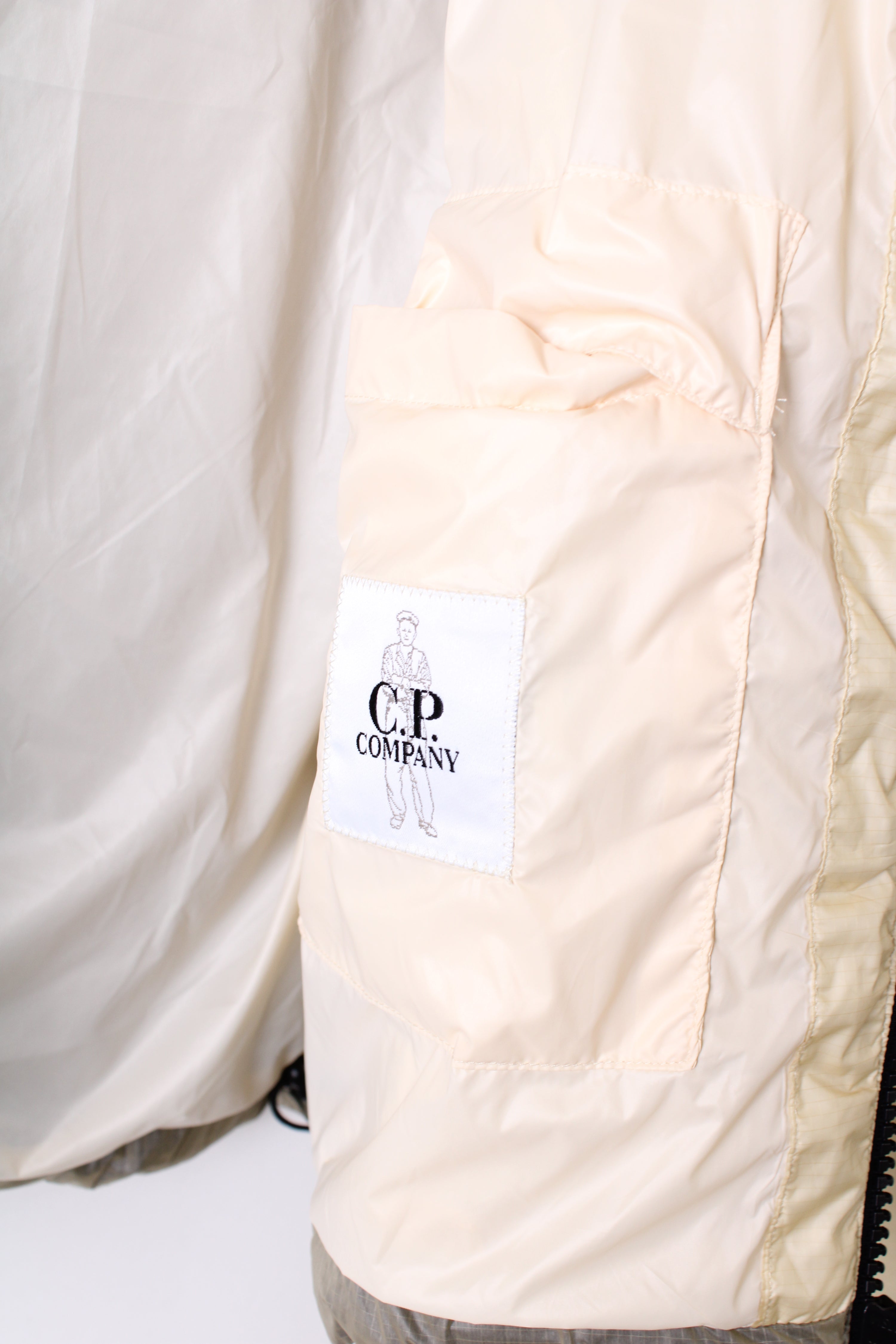 CP COMPANY DD SHELL HOODED DOWN PUFFER JACKET GAUZE WHITE - SMALL