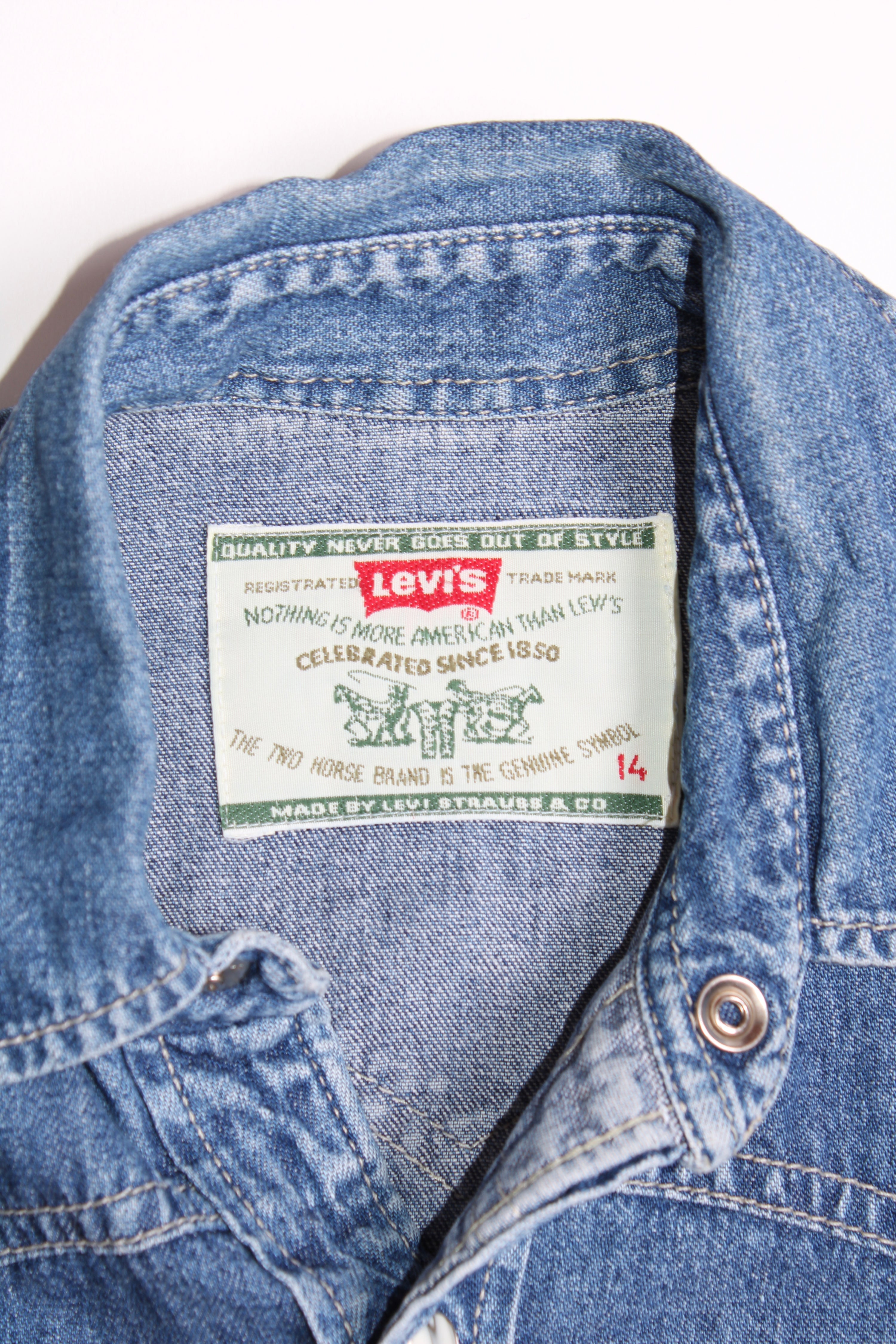 LEVIS VINTAGE WESTERN DENIM SHIRT BLUE WASH 1990S VTG - XS/S