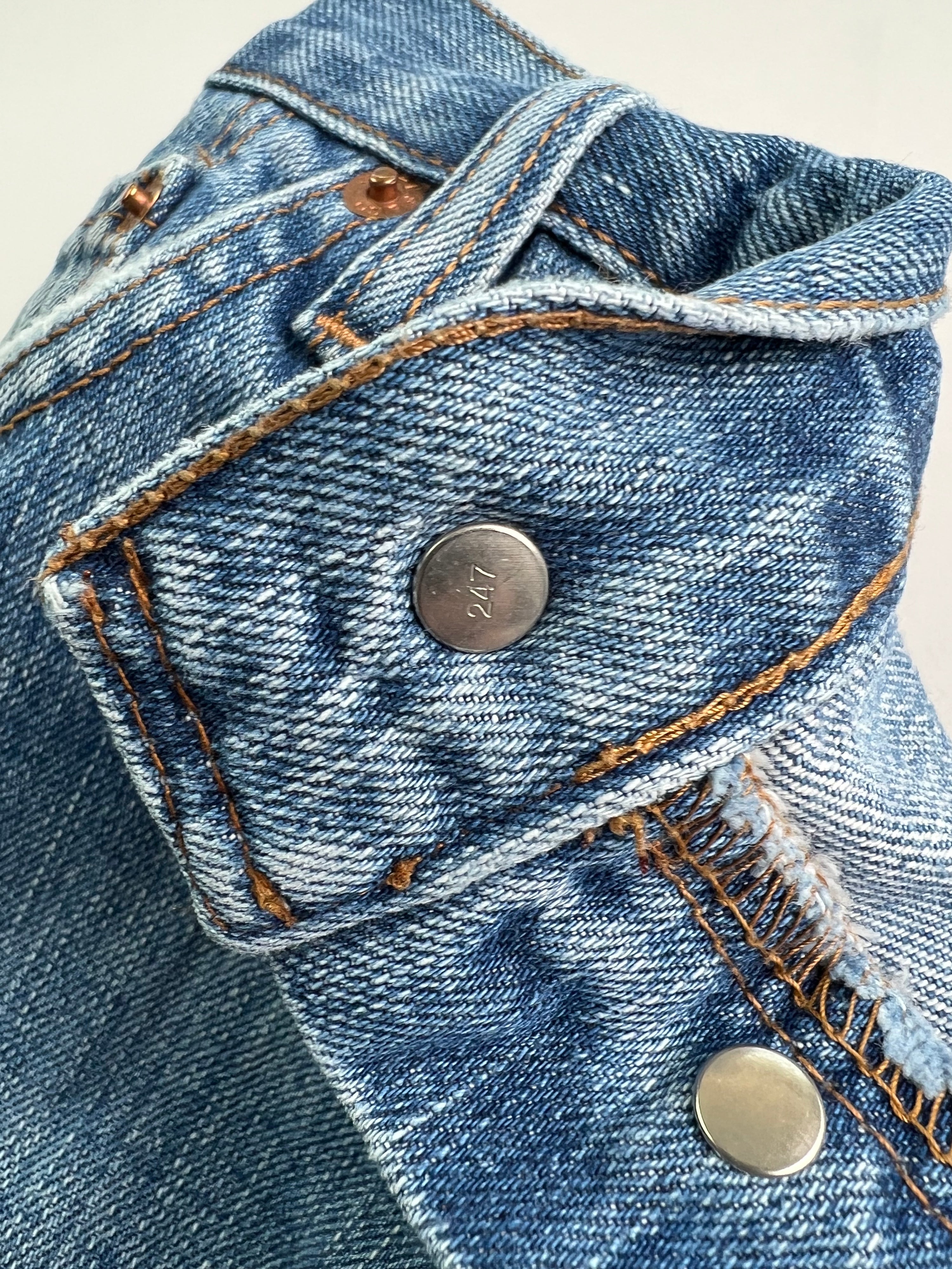LEVIS 501 VINTAGE MEDIUM WASH JEANS - W36