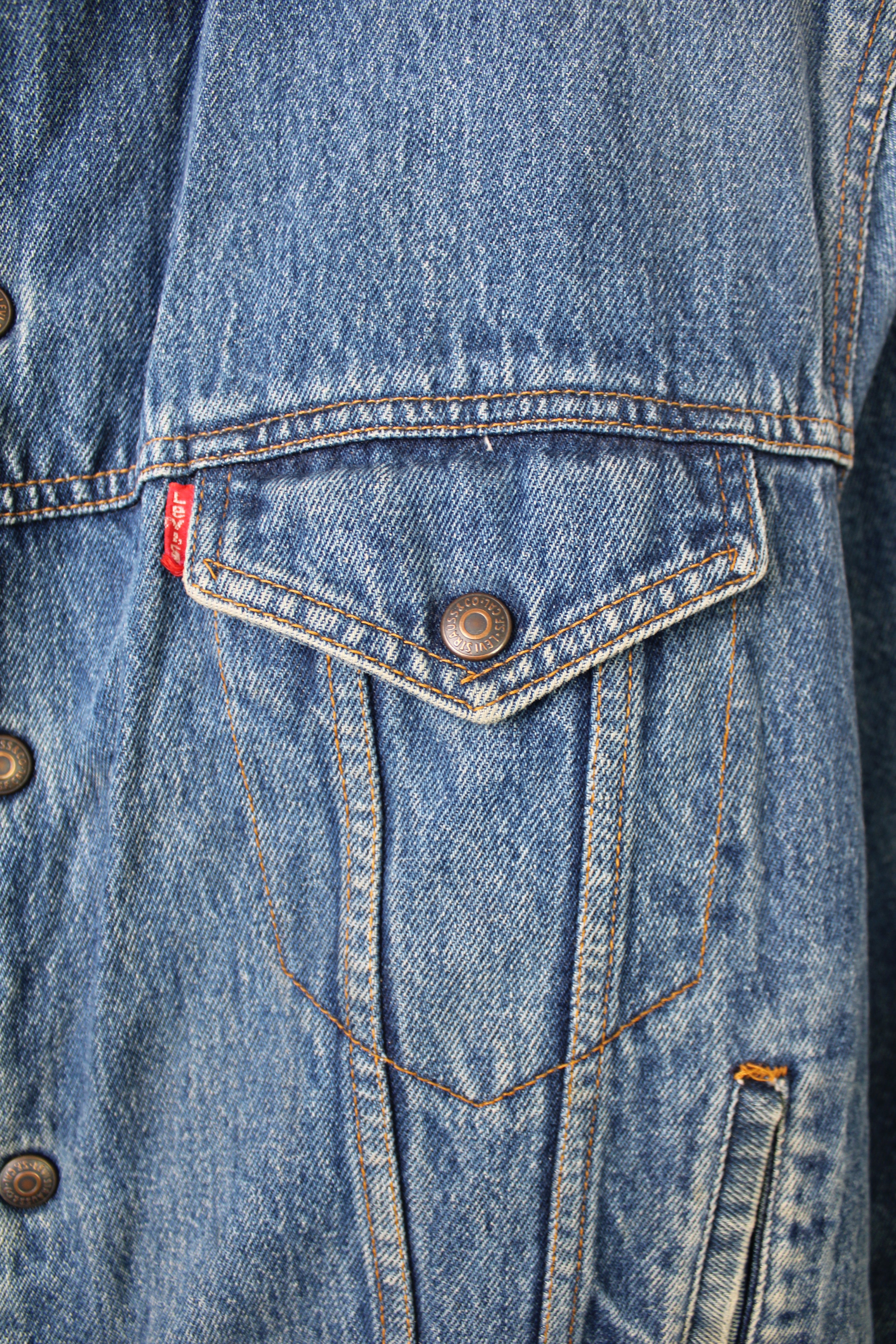 LEVIS VINTAGE SHERPA LINED DENIM JACKET 1990S VTG - M/L