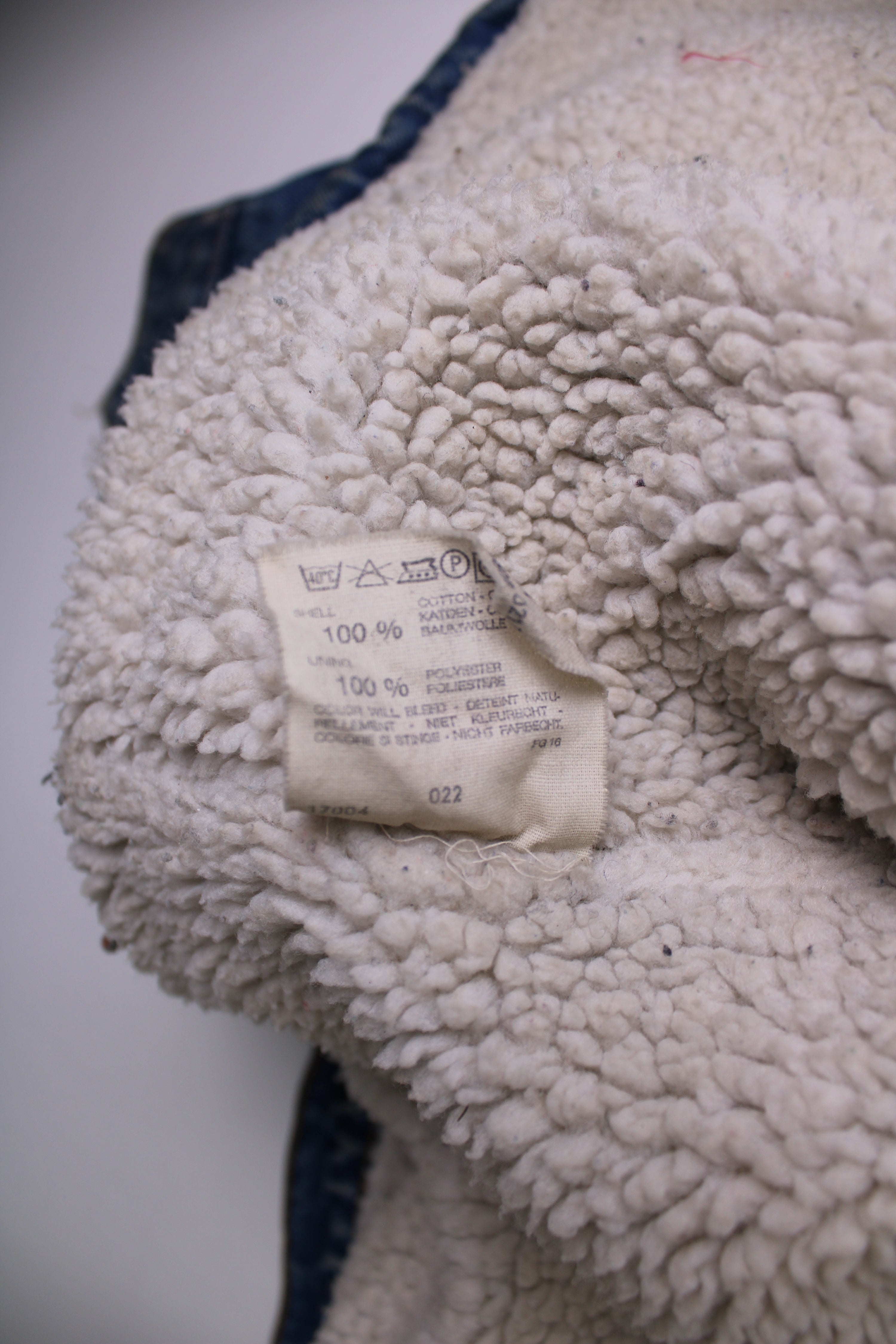 LEVIS VINTAGE SHERPA LINED DENIM JACKET 1990S VTG - M/L