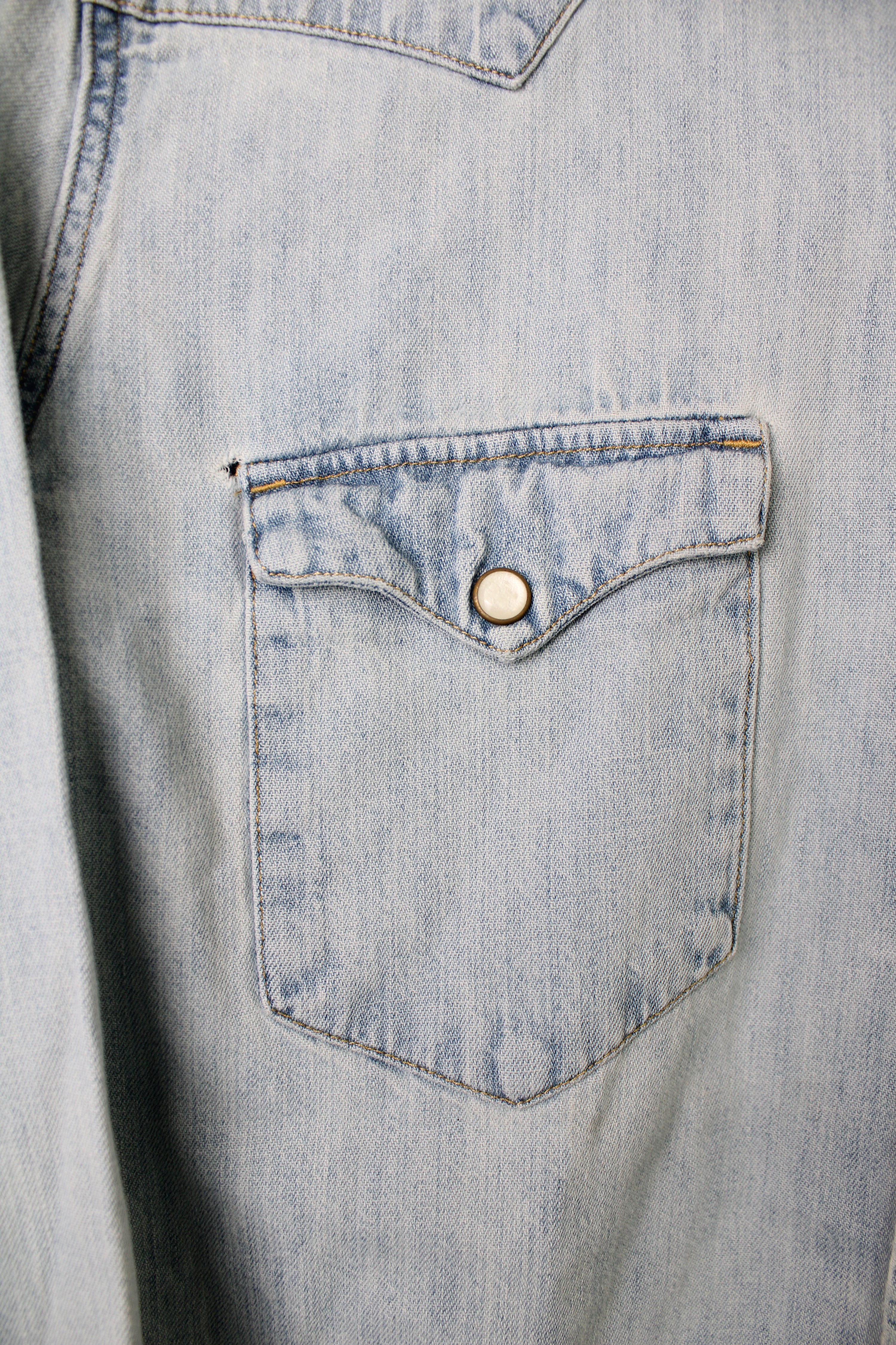 LEVIS VINTAGE WESTERN DENIM SHIRT LIGHT WASH - L