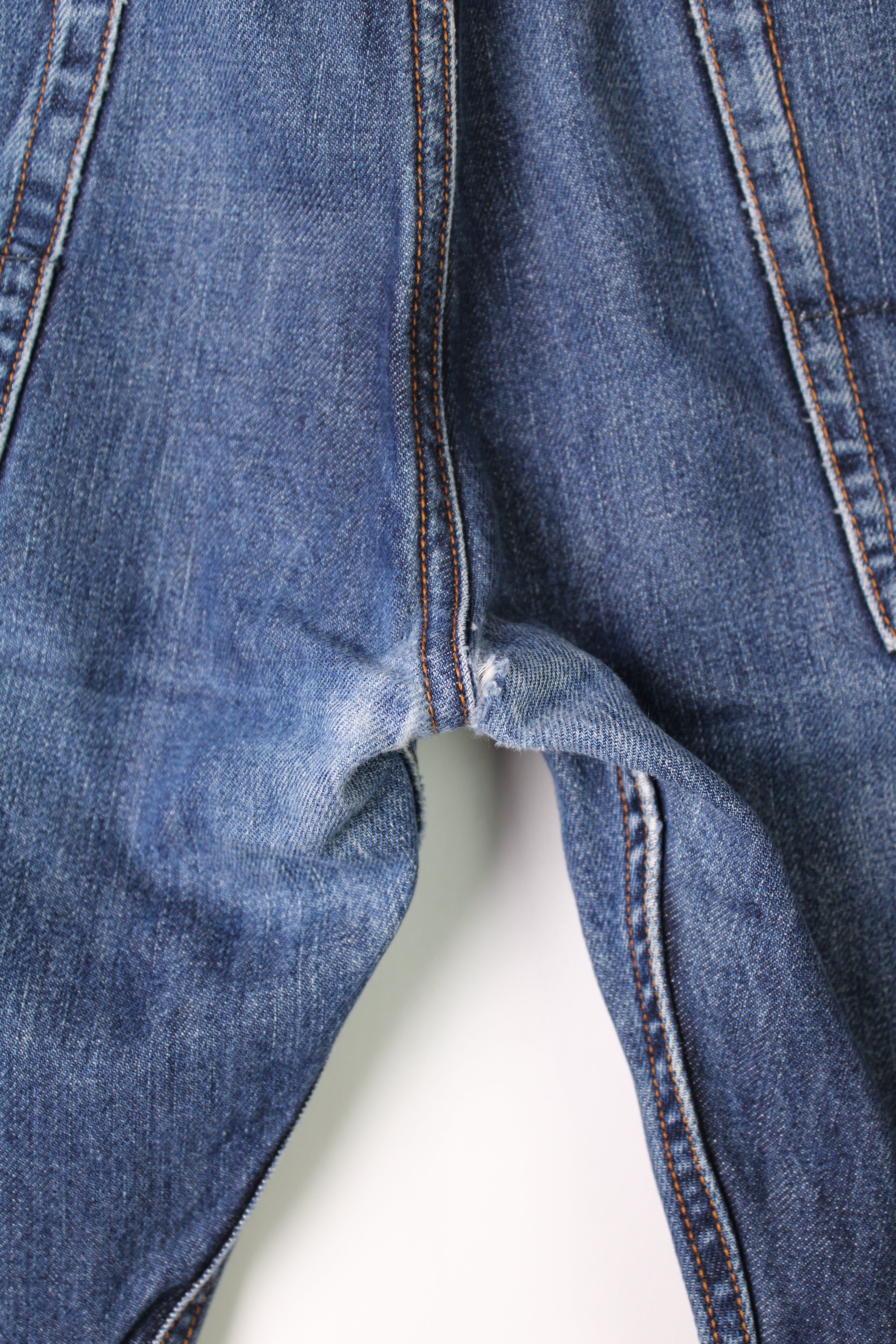 LEVIS 501 VINTAGE DARK WASH JEANS - W31 – HOLYGARMS