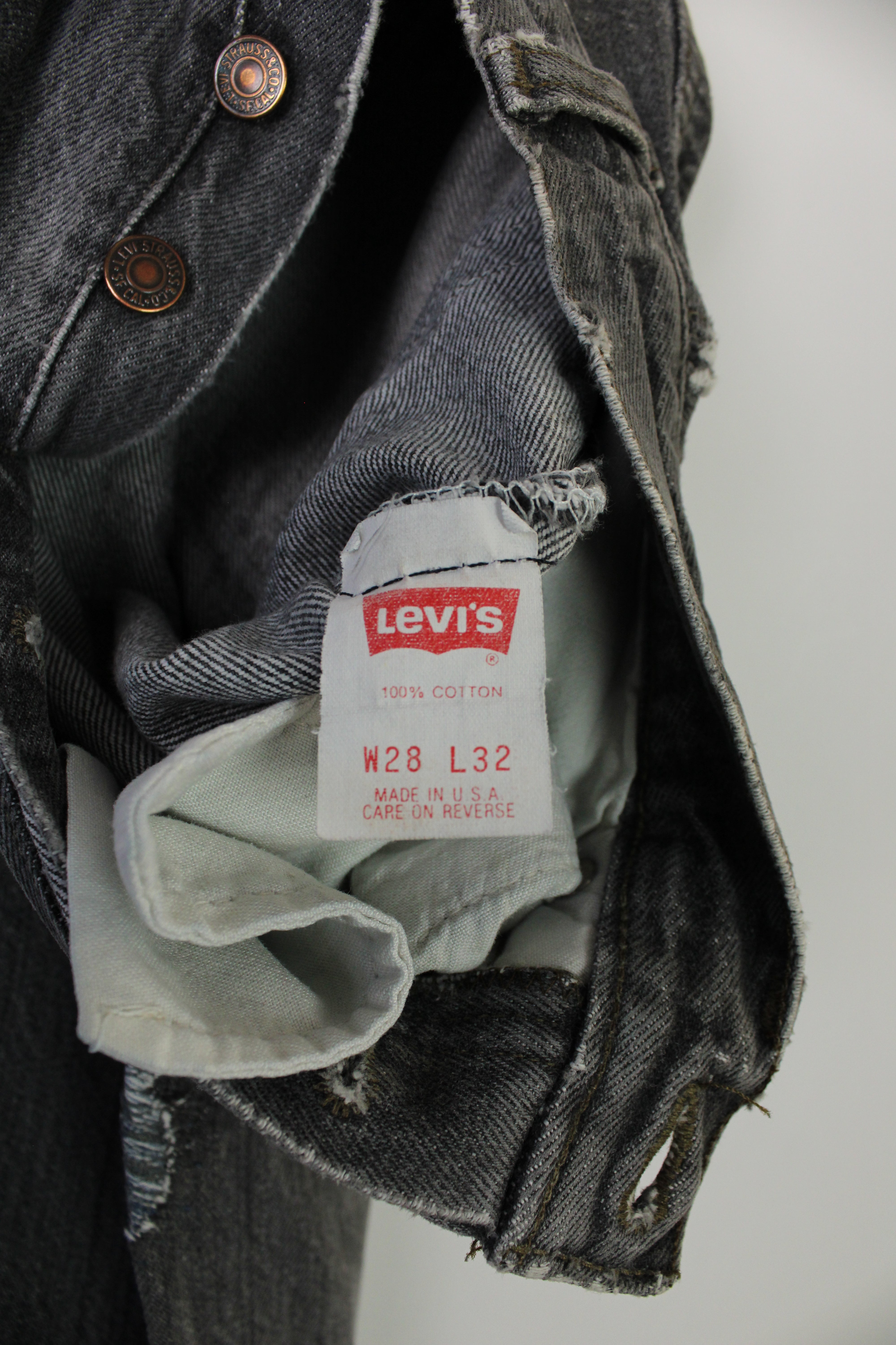 LEVIS 501 VINTAGE JEANS FADED GREY MADE IN USA - W28 – HOLYGARMS