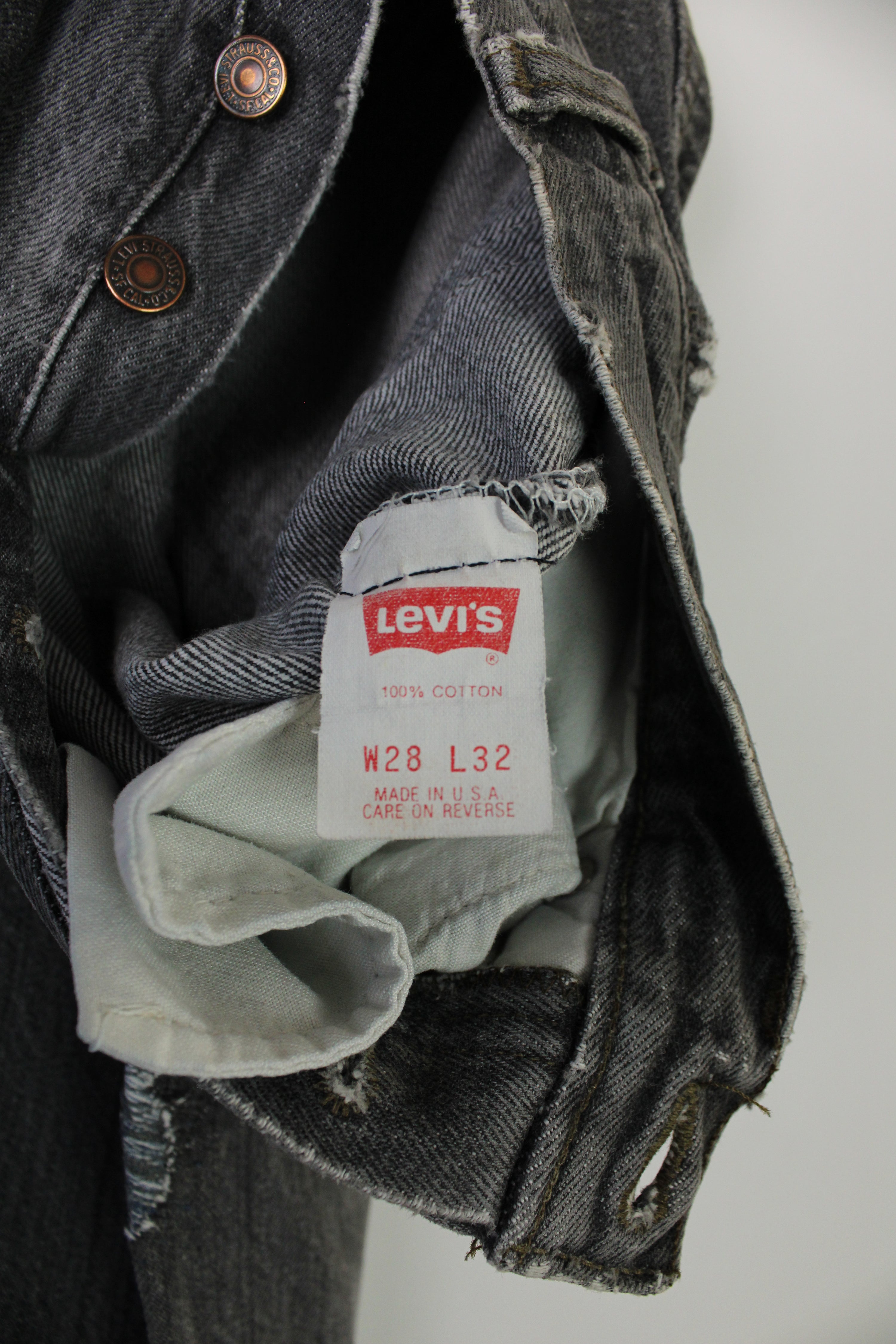 LEVIS 501 VINTAGE JEANS FADED GREY MADE IN USA - W28
