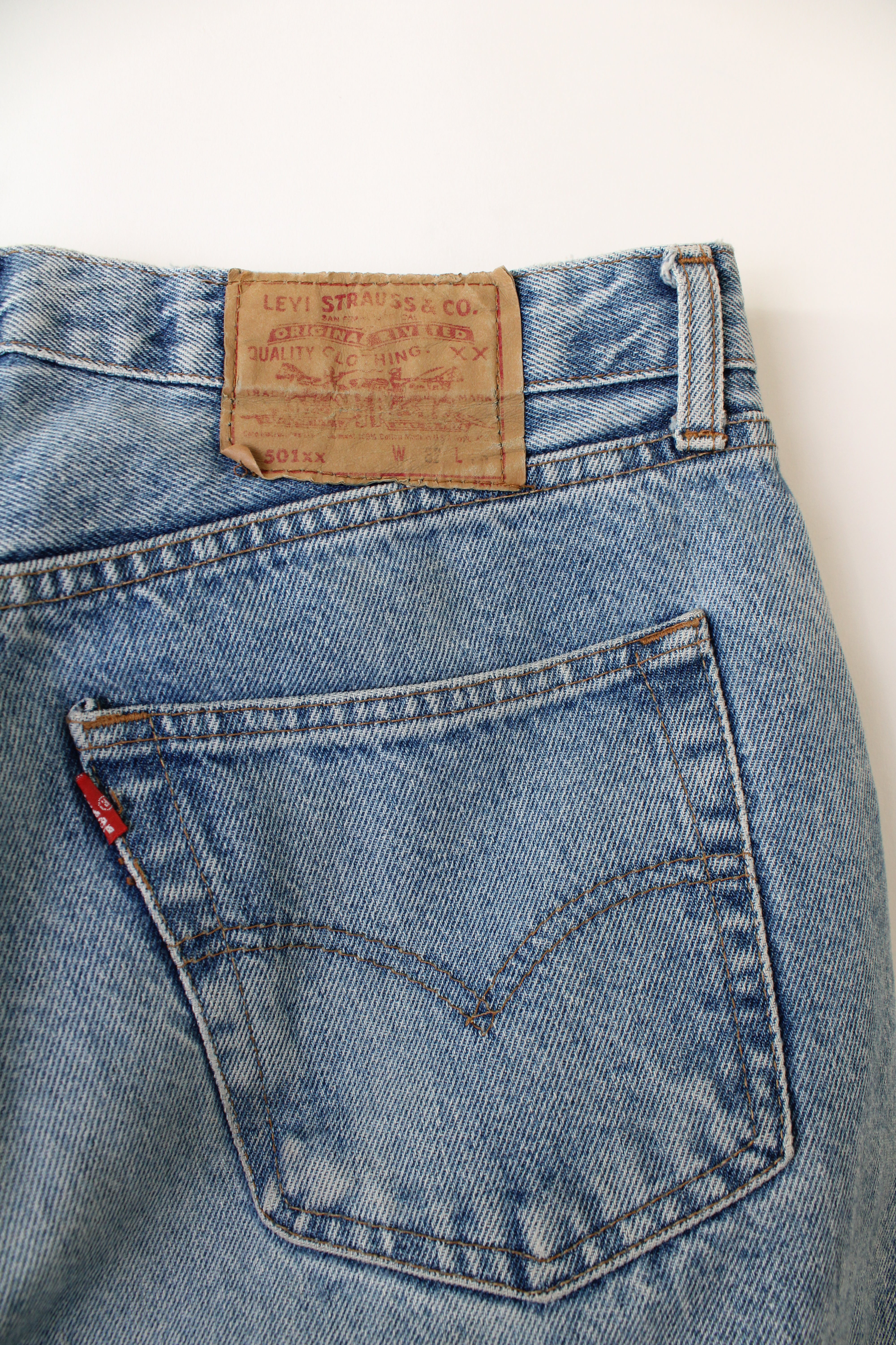 LEVIS 501 XX VINTAGE JEANS MEDIUM WASH MADE IN USA - W32 – HOLYGARMS