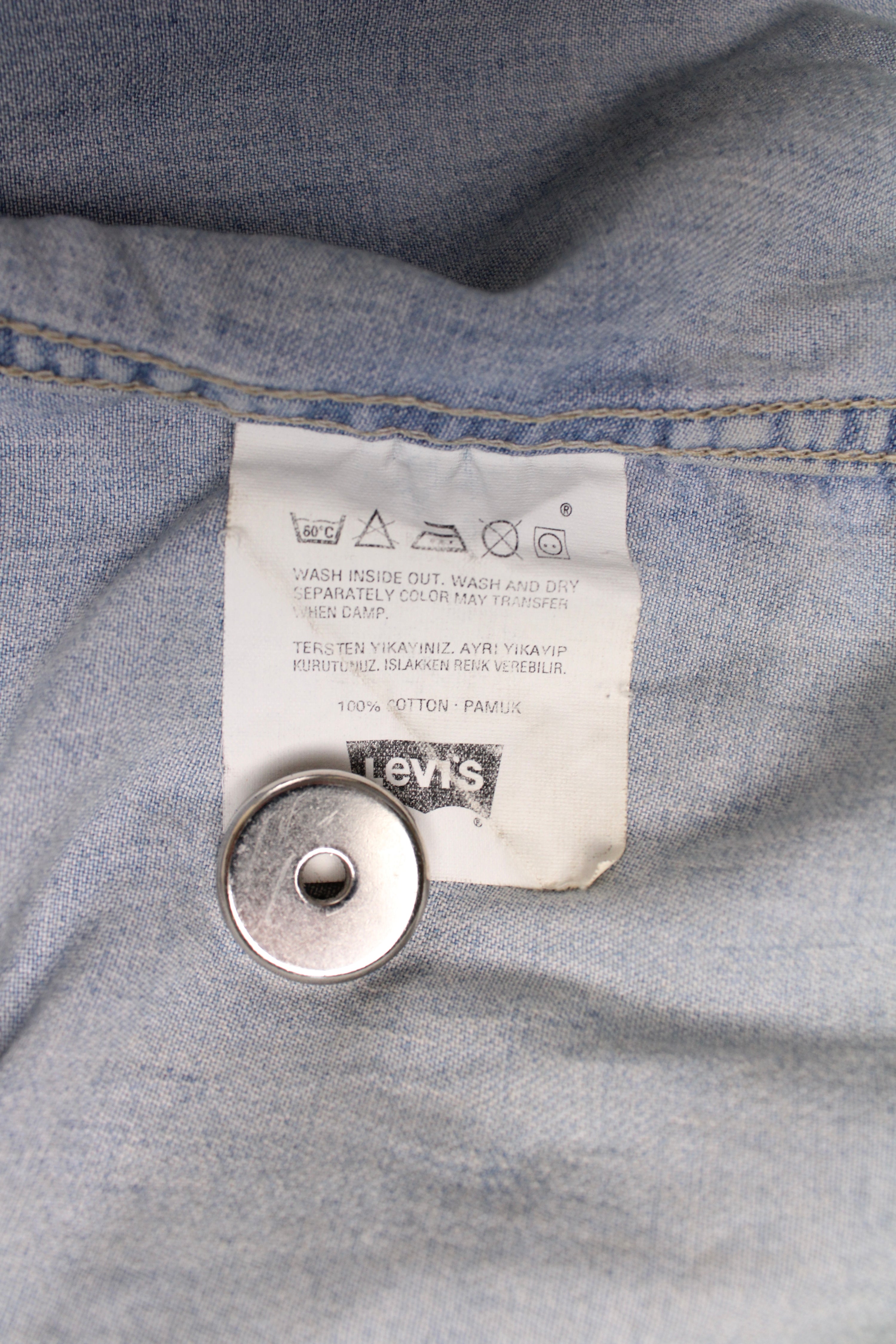 LEVIS VINTAGE WESTERN DENIM SHIRT LIGHT WASH  1990S VTG - S