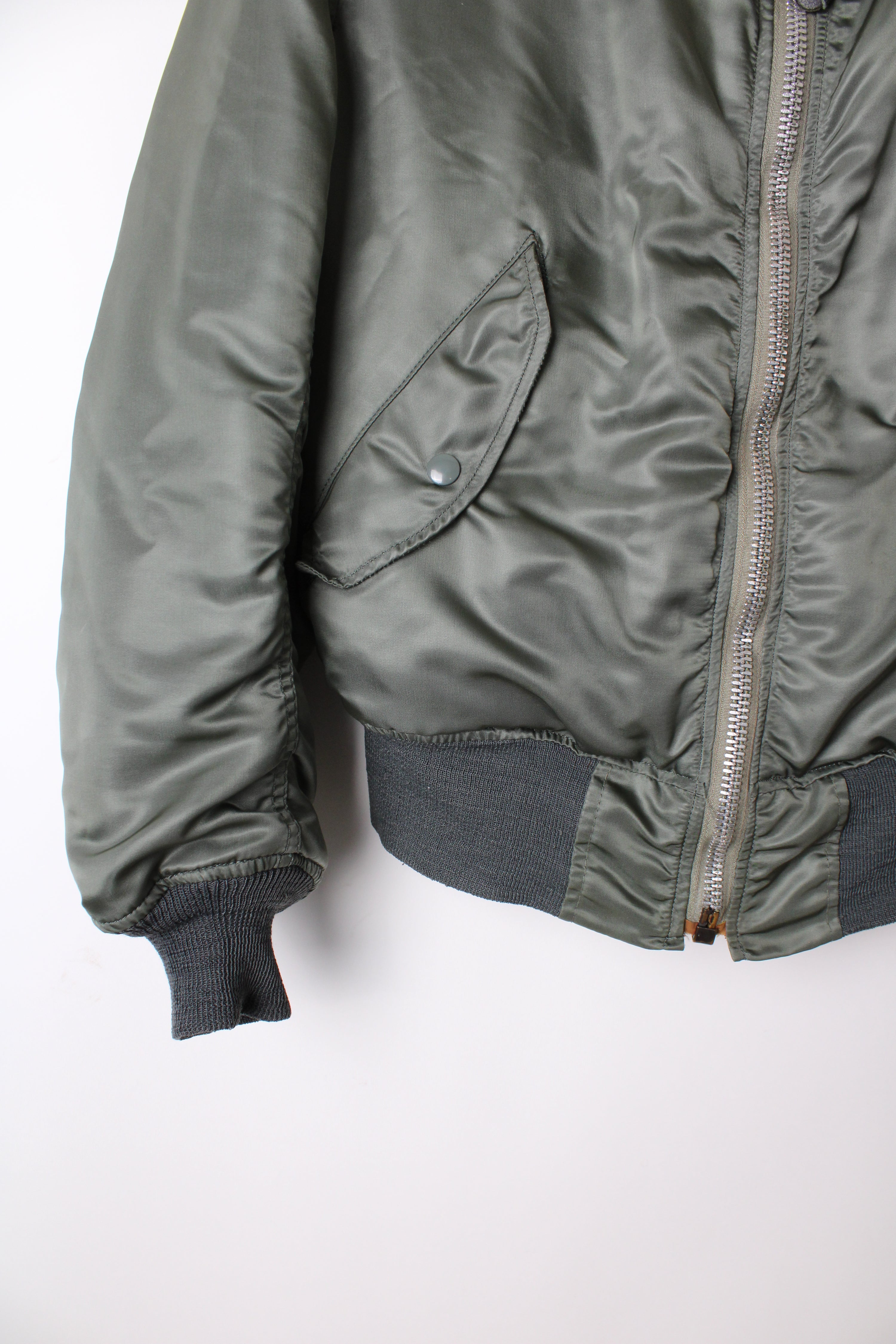 VINTAGE MA-1 BOMBER JACKET USAF GREEN MADE IN USA - S