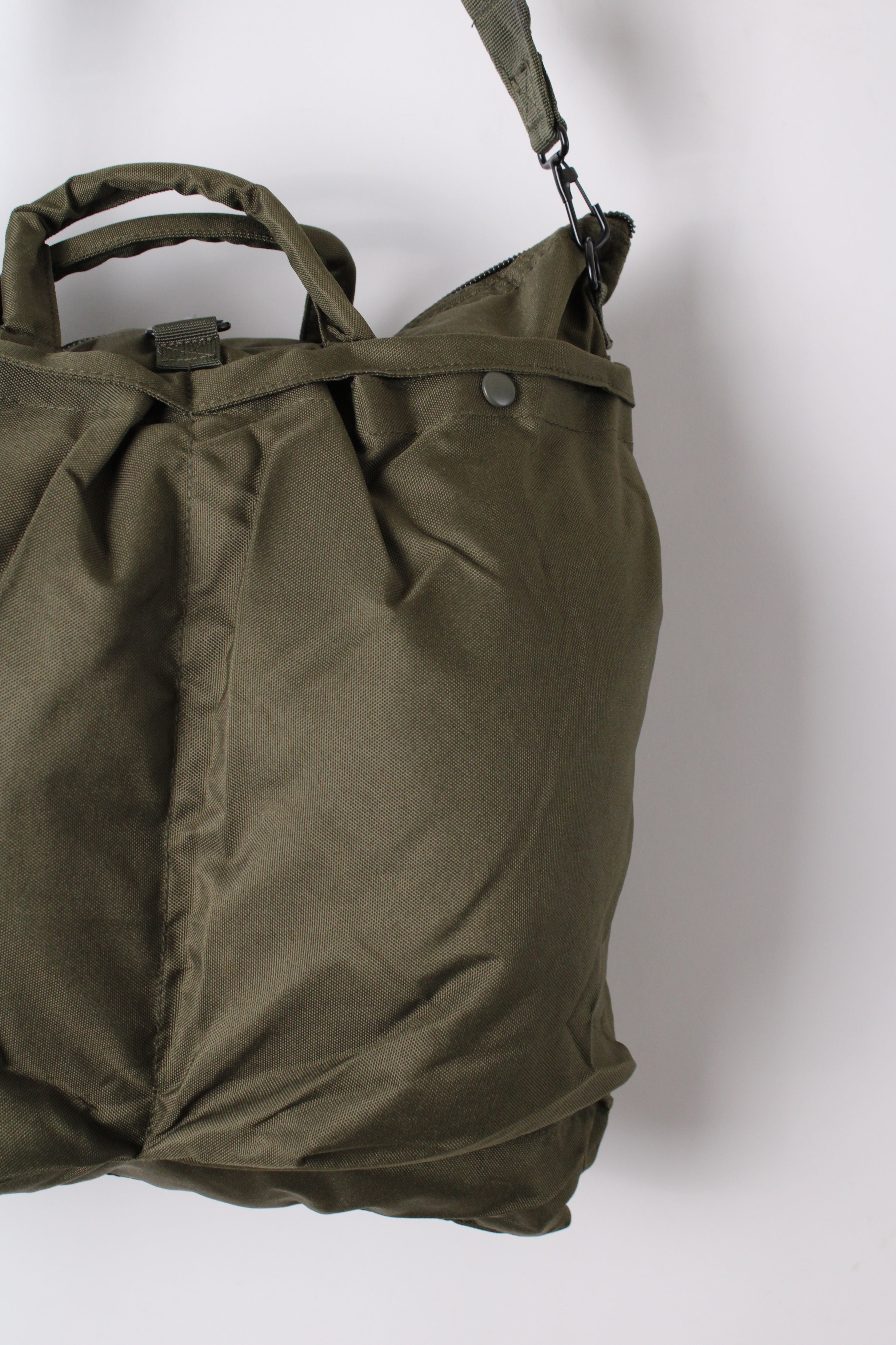 US ARMY AIR FORCE HELMET FLIGHT BAG GREEN