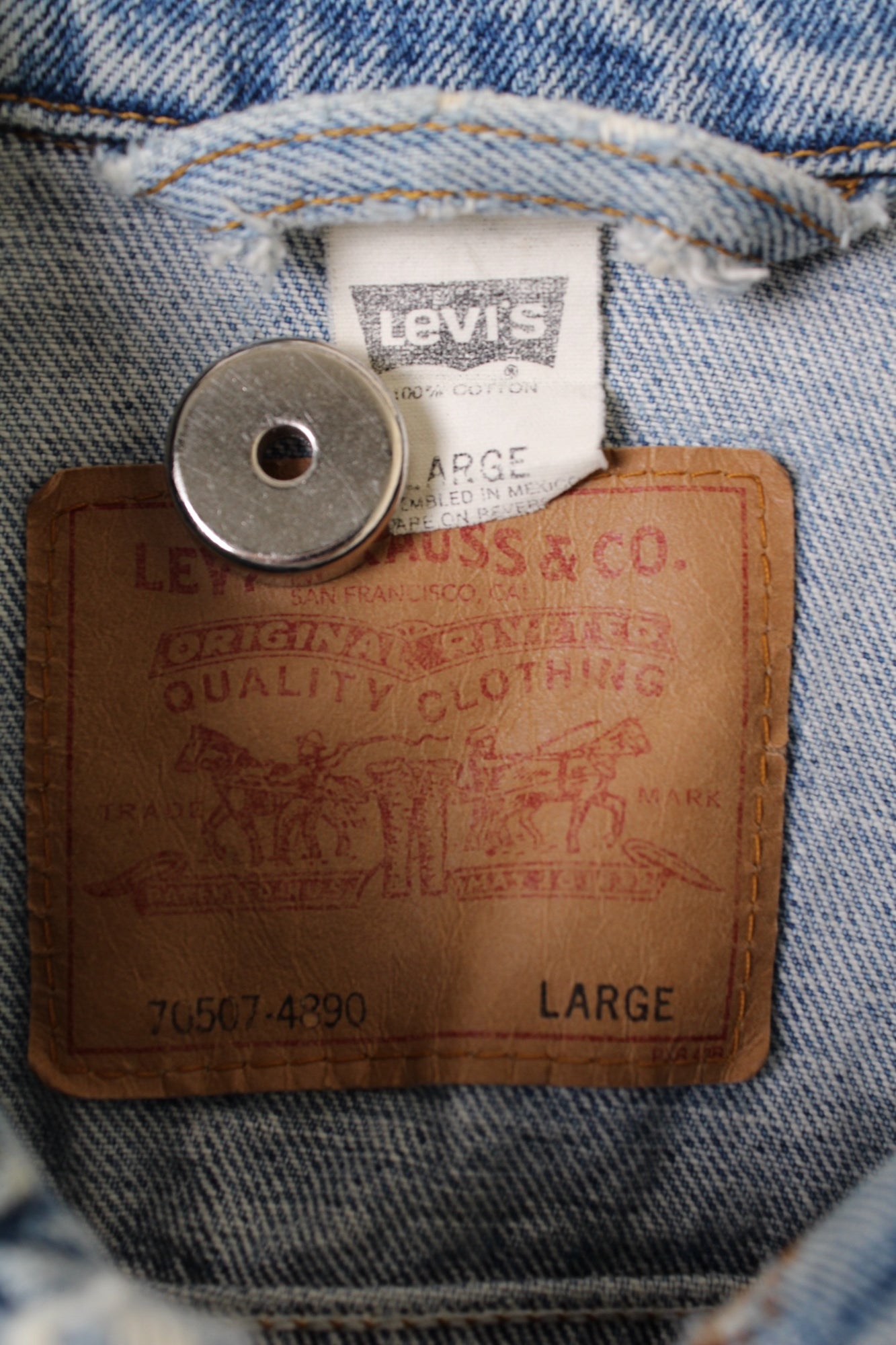 LEVIS VINTAGE DENIM TRUCKER JACKET VTG FADING LIGHT BLUE - L