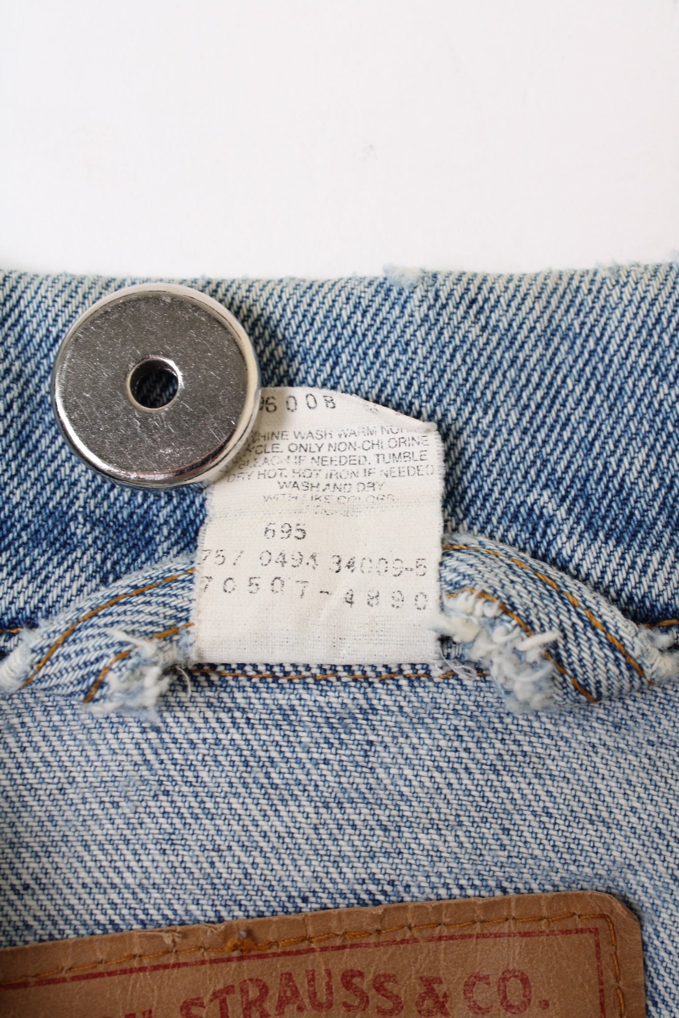 LEVIS VINTAGE DENIM TRUCKER JACKET VTG FADING LIGHT BLUE - L