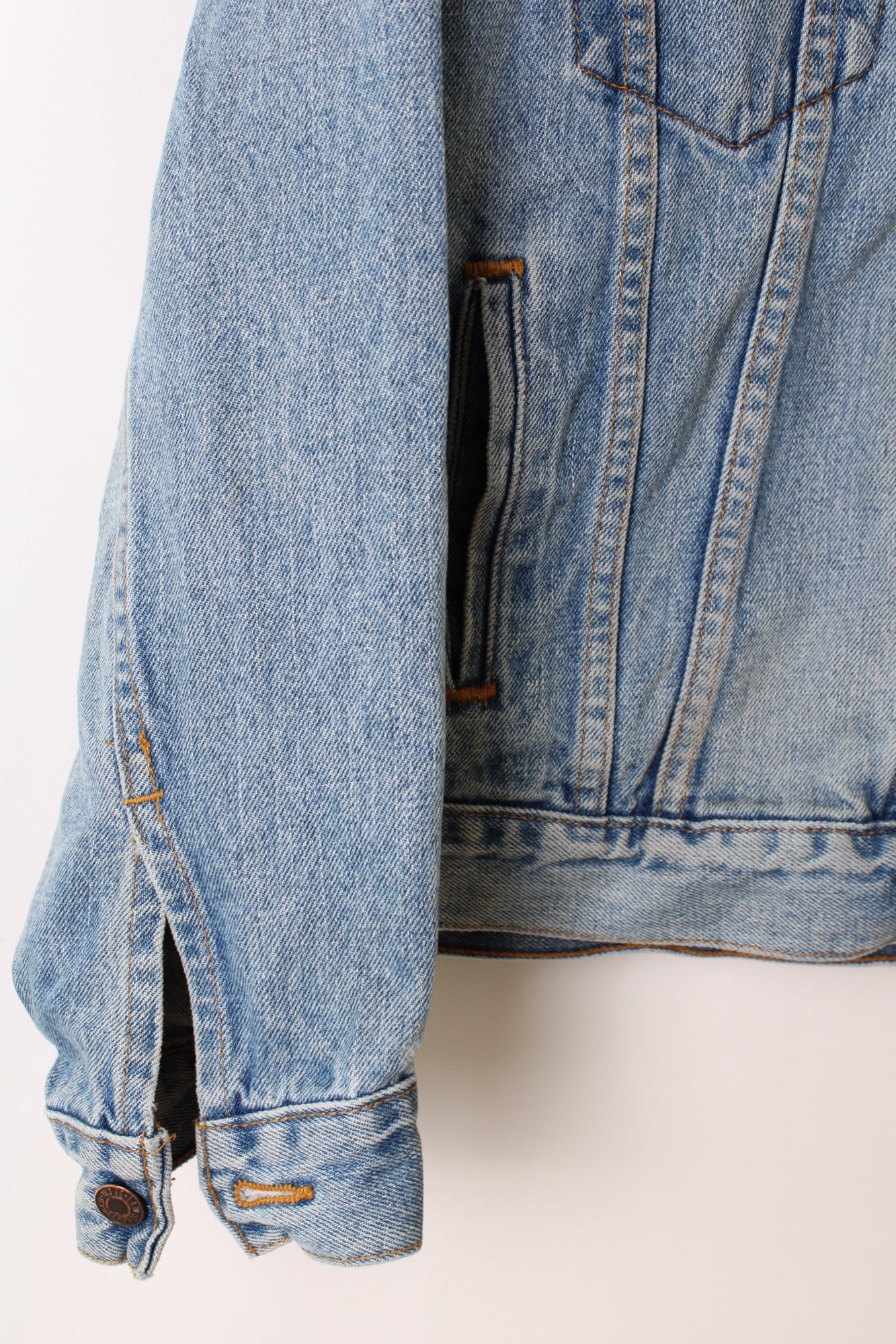 LEVIS VINTAGE DENIM TRUCKER JACKET VTG FADING LIGHT BLUE MADE IN USA - M